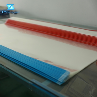 La macchina di Tone Nantai Dongfang Flexo Printing parte lo strato del film dell'ANIMALE DOMESTICO degli strizzacervelli di 0.125mm